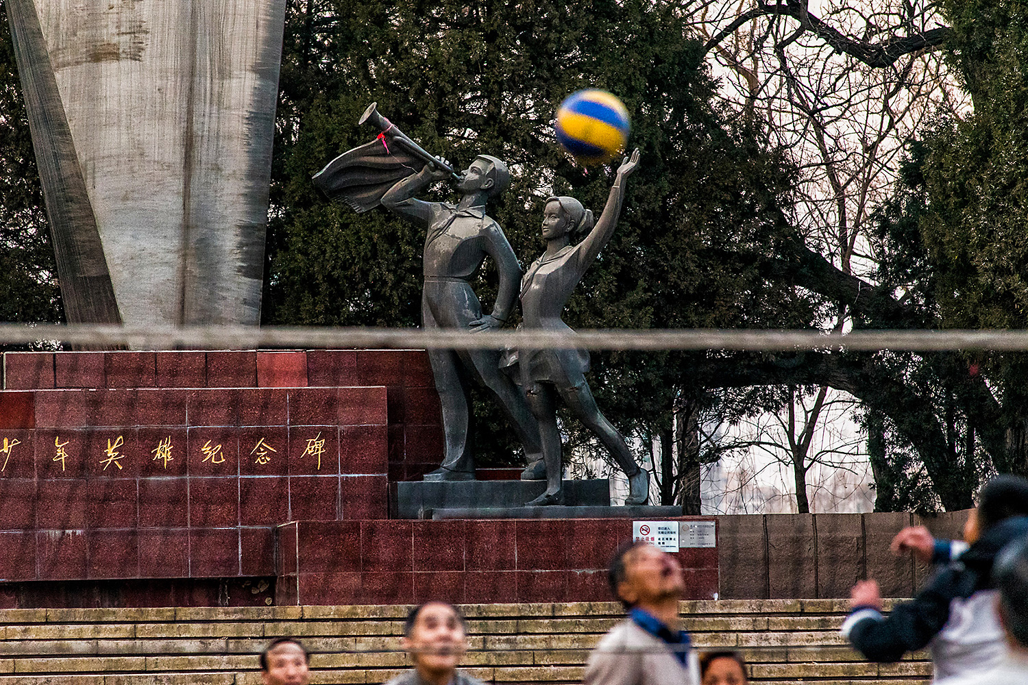 A group plays volleyball in front of the Young Heroes of the Revolution monument in Yuyuantan Park, Beijing. Photo by Laurent Hou @people_of_beijing