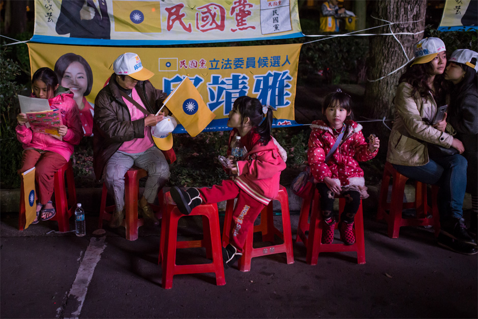 Minkuotang supporters young and old wait on the edge of a rally in Zhubei City.
