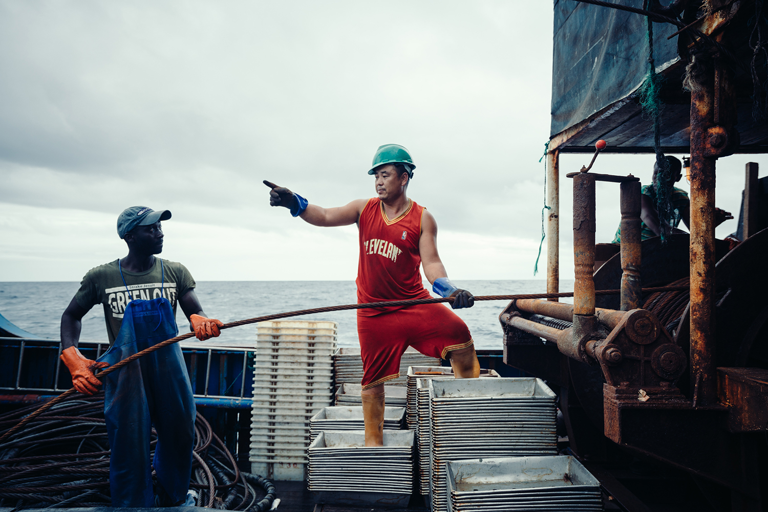 On another ship owned by Fujian Shihai Fisheries Co., Ltd, First Mate Wang directs a local sailor drawing in a net, July 25, 2016. Wang’s ship has already been at sea for more than 20 days. It is now returning to a port in Dakar. According to a Chinese government report, in 2015 there were approximately 550 Chinese fishing vessels operating in African waters.