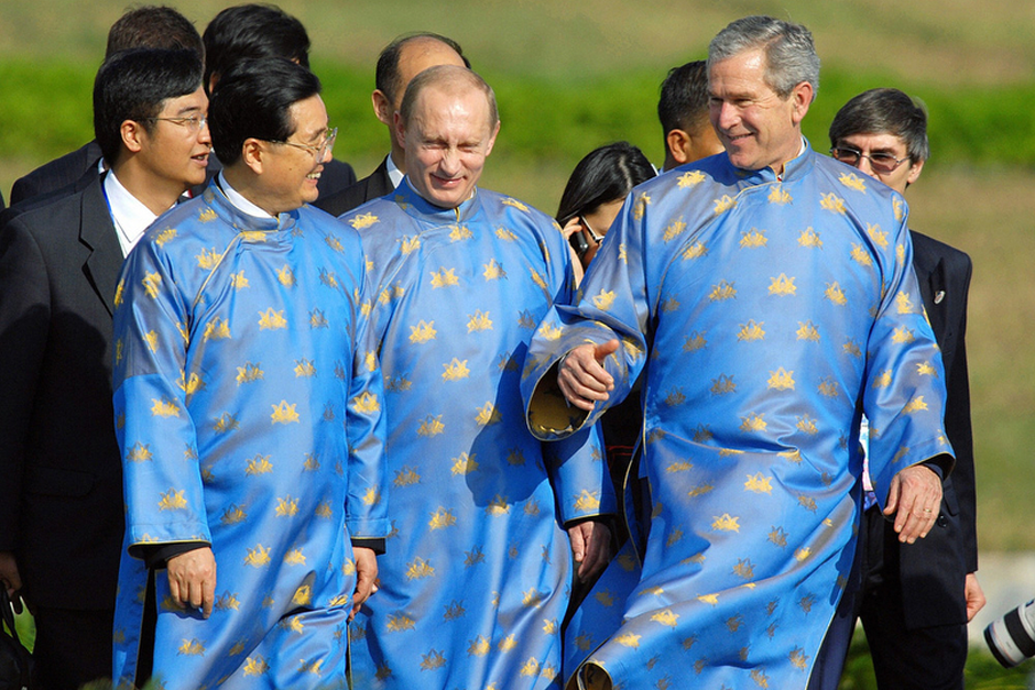 President Hu Jintao, Russian President Vladimir Putin, and George W. Bush chat at the end of the Asia-Pacific Economic Cooperation summit in Hanoi, November 19, 2006. Each year, the summit provides world leaders with an opportunity to don the traditional clothing of the host country for a “family photo.” (Photo by Kenichi Murakami/Pool/AFP/Getty Images)