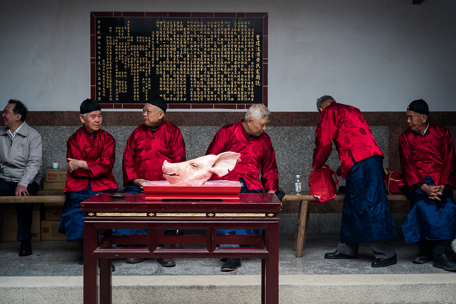 Villagers in traditional dress remember their ancestors in a ceremony where a pig’s head is used as one of the main offerings. While some parts of China have kept old folk religious traditions despite the Cultural Revolution and the restrictions imposed by the officially-atheist Communist Party government, it is widely held that Taiwan (and some Chinese communities in Southeast Asia) have better preserved those traditions. Religion provides another important link for Kinmen residents to mainland China. Many of the temples on Kinmen are branches of temples in Fujian province.
