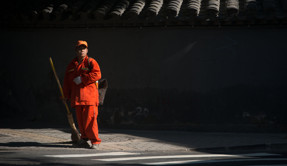 College Graduates Compete for Jobs Sweeping Streets - Vimarsana News