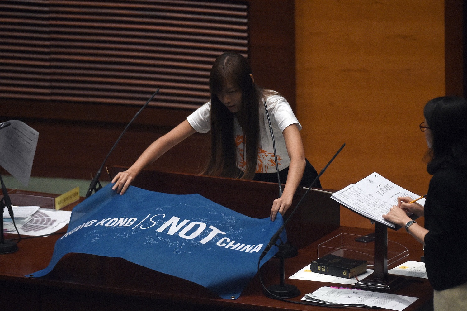 Why Newly Elected Hong Kong Legislators Cursed and Protested—At Their Own Swearing-In - Vimarsana News