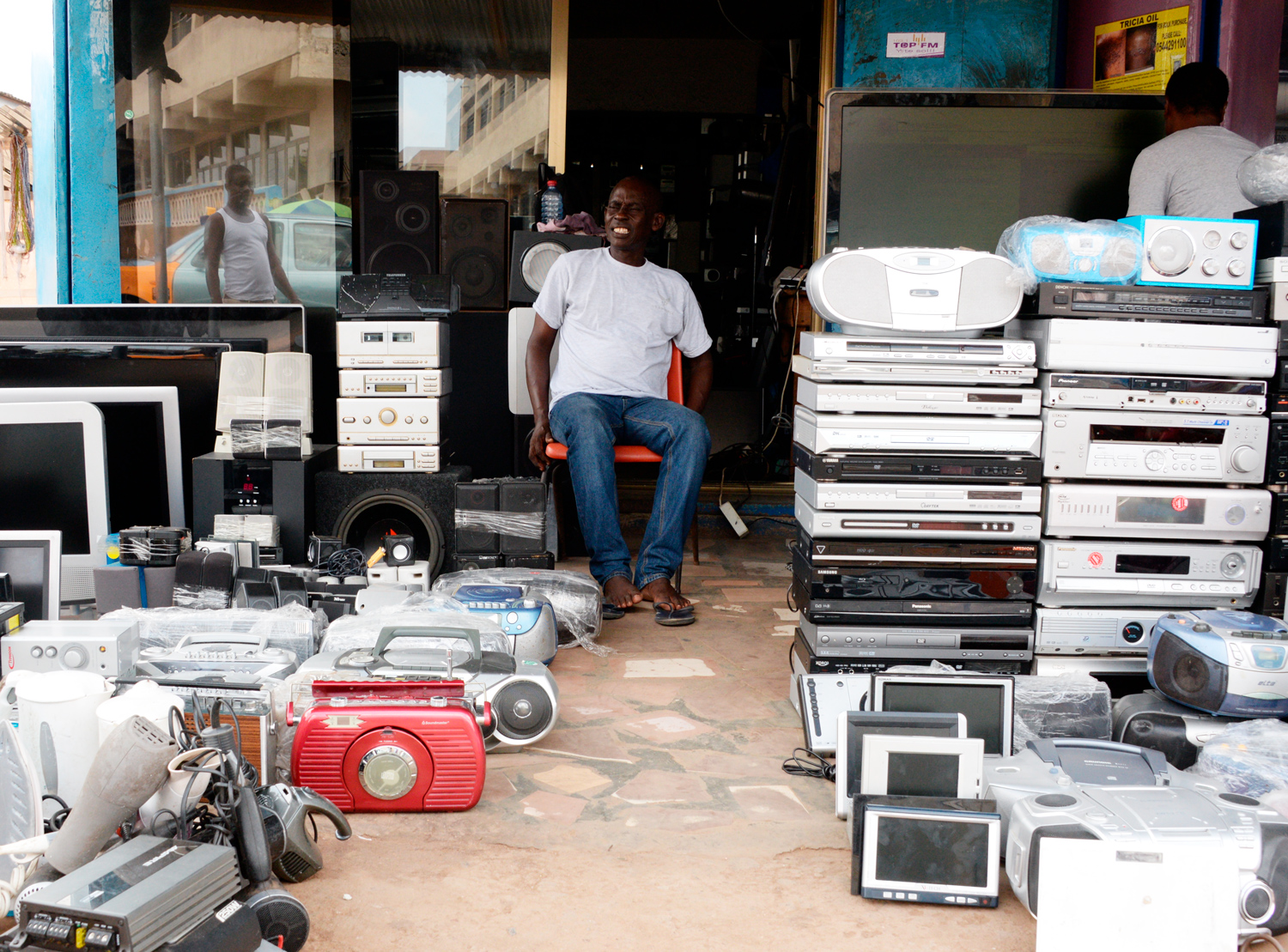 How Chinese Traders Both Help and Hurt Local Merchants in Ghana - Vimarsana News