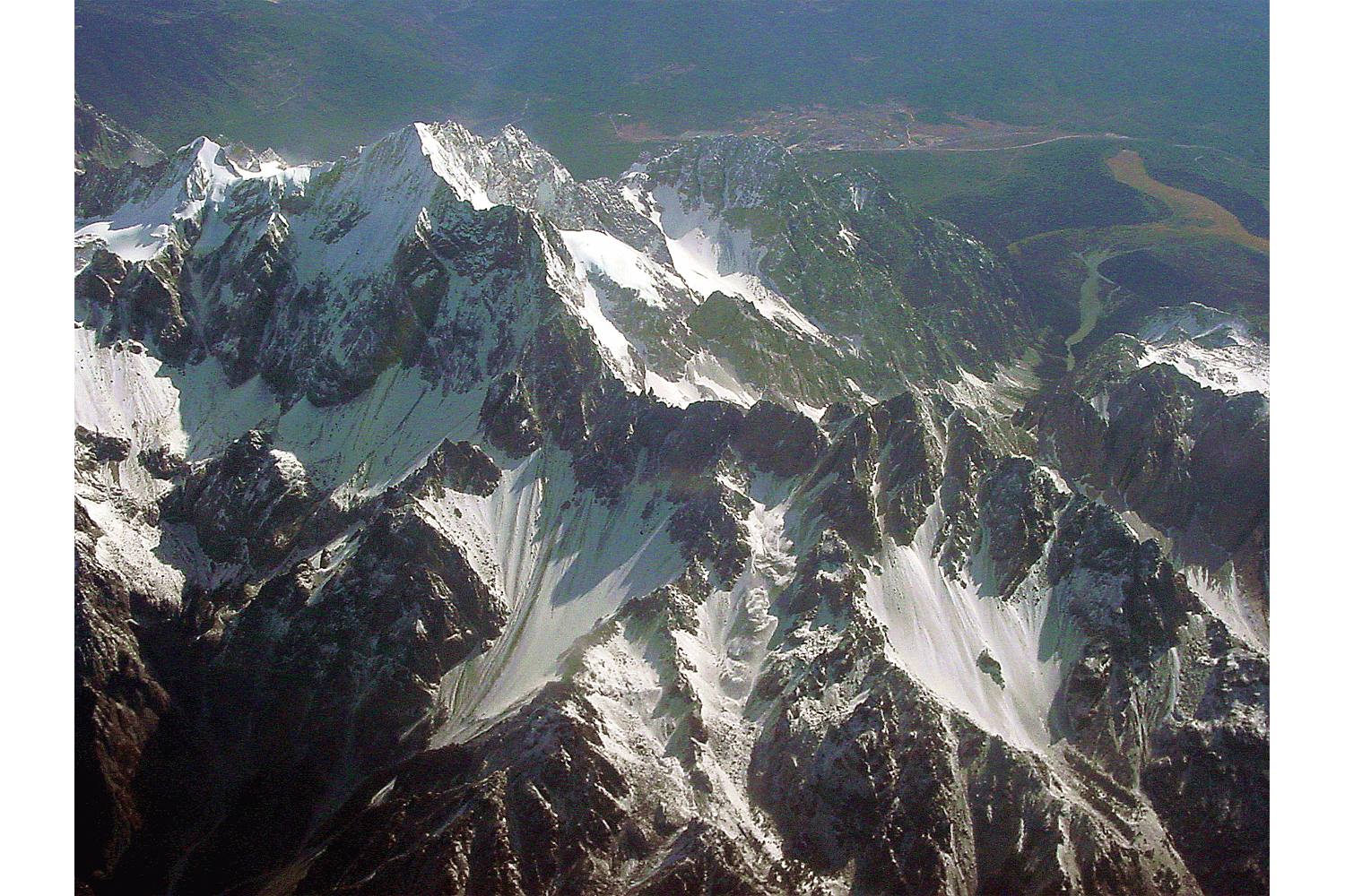 Retreating glaciers on Jade Dragon Snow Mountain in Yunnan province, on the eastern edge of the Tibetan plateau. Photo by Yang Yong.