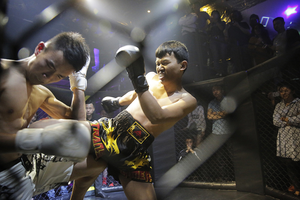 Bo (left) and Xia, during the fight.