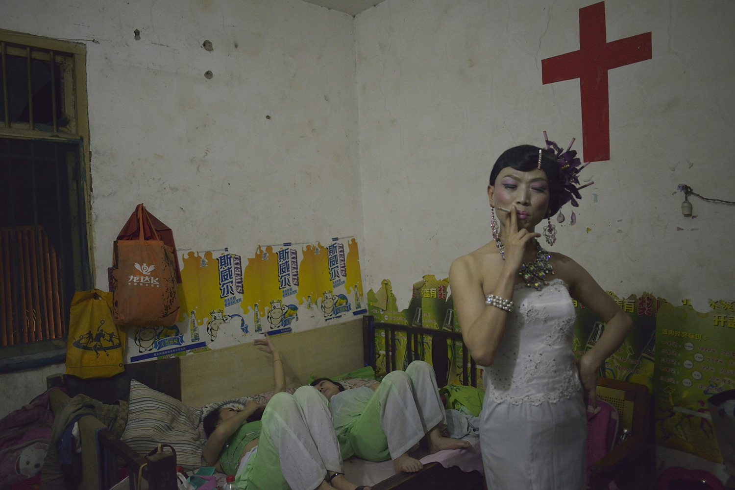 A performer smokes during a break at a funeral, Wanzhou district of Chongqing municipality, June 23, 2014. 