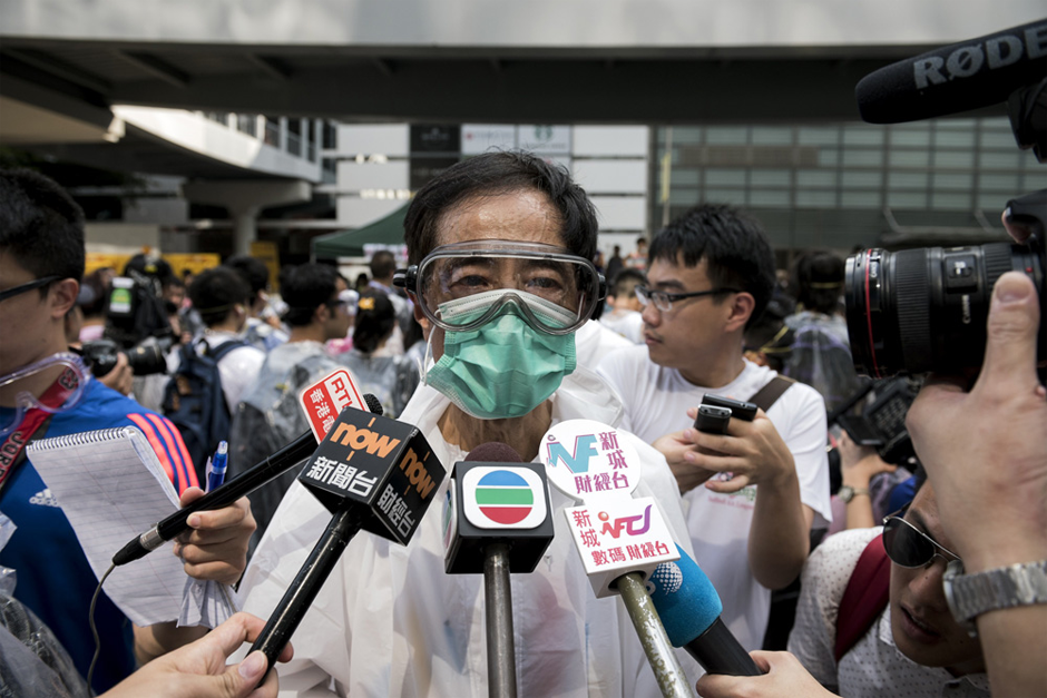 Former legislator and founder of Hong Kong’s Democratic Party Martin Lee, wearing goggles and a mask to protect against pepper spray, talks to the media on September 28. (Photo by Alex Ogle/AFP/Getty Images)