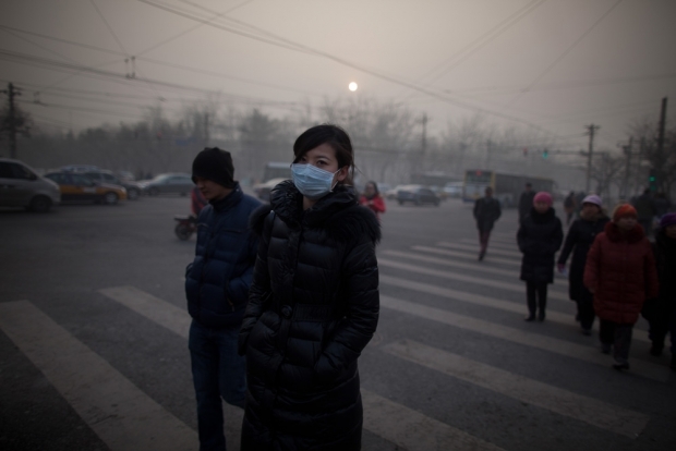 favorit Fantasi købe How Bad Does the Air Pollution Have to Be Before You'd Wear a Face Mask? |  ChinaFile